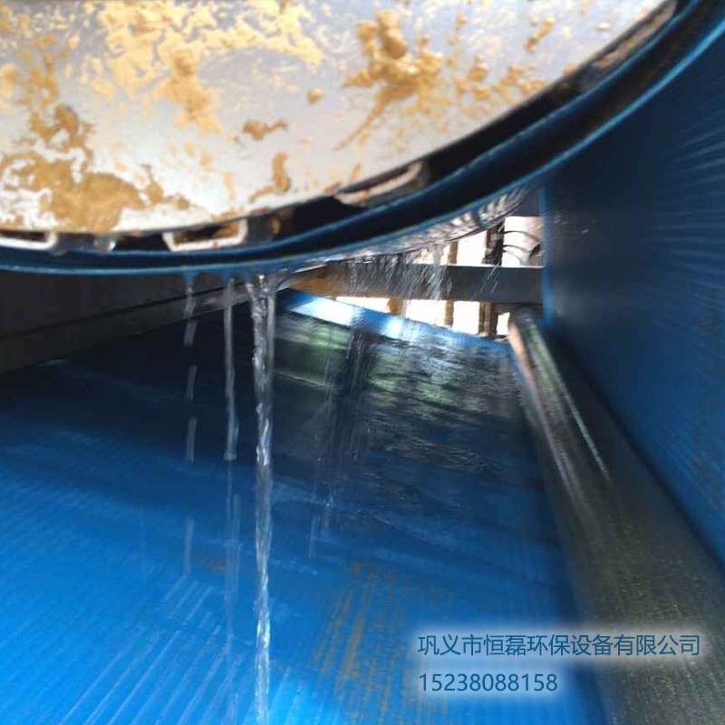 無(wú)法來(lái)現(xiàn)場(chǎng)了解恒磊帶式壓濾機(jī)的壓濾效果？點(diǎn)擊此處看我們恒磊帶式壓濾機(jī)壓濾污泥污水的現(xiàn)場(chǎng)分享圖！