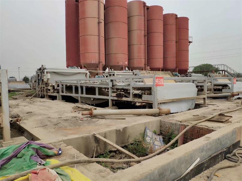 江西垃圾焚燒發(fā)電實(shí)現(xiàn)尾水污泥零排放，過(guò)程雖說(shuō)曲折，但是結(jié)果令人滿(mǎn)意！恒磊帶式壓濾機(jī)，牛！